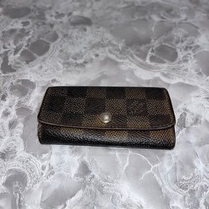 Louis Vuitton damier brown 4 key holder
